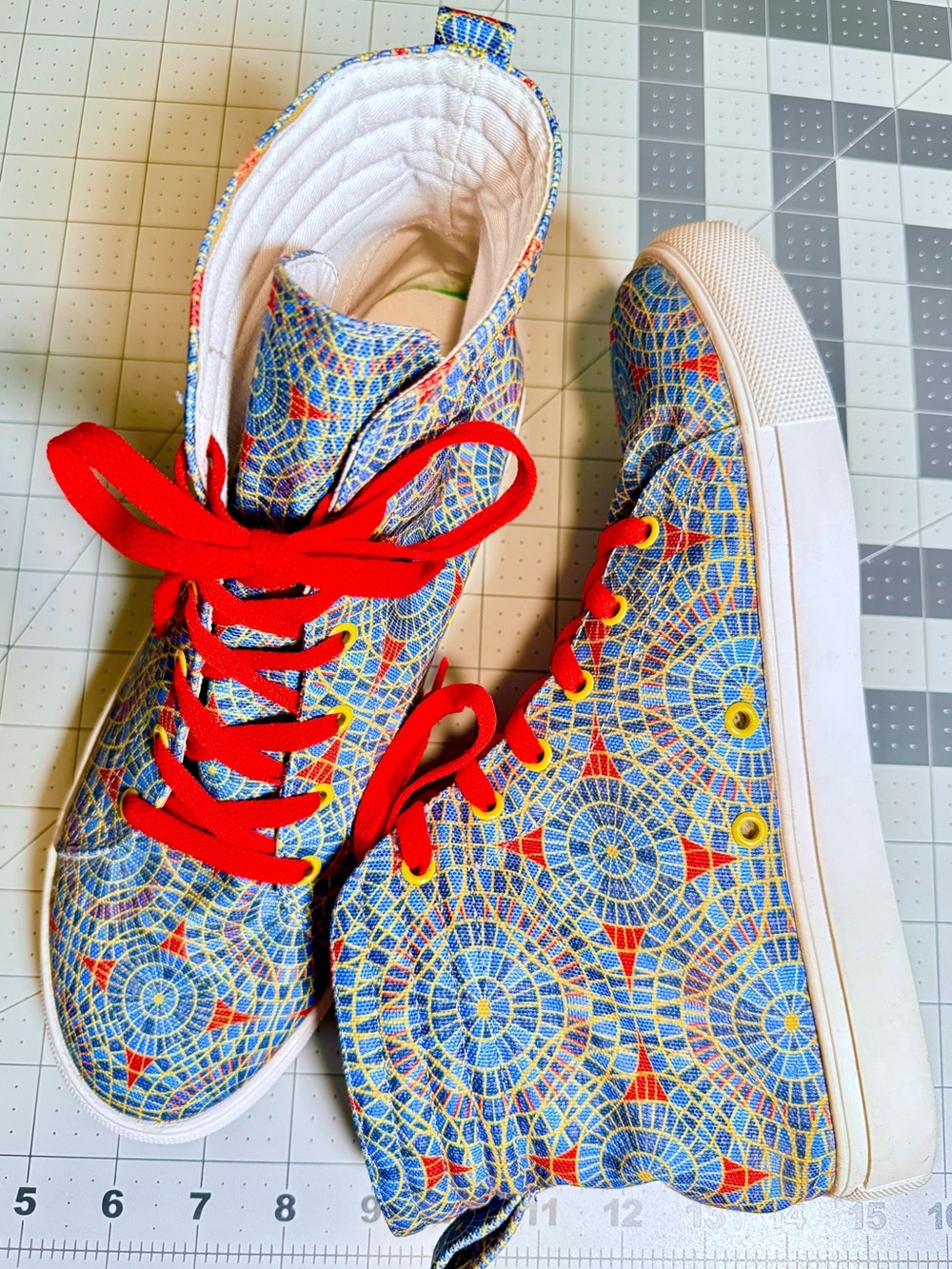 DragonCon Marriott Carpet High Top Sneakers- Men’s 8.5/Women’s 9.5, Like New
